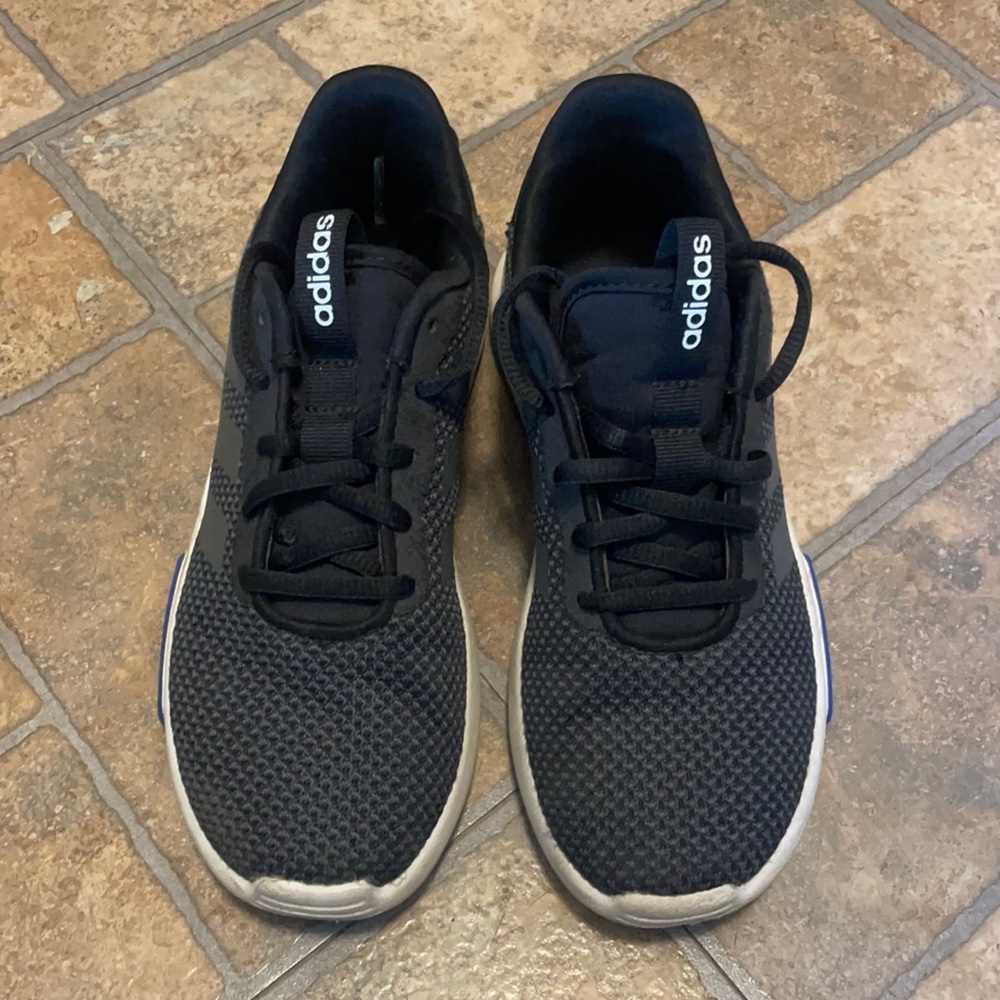 Boys adidas low top